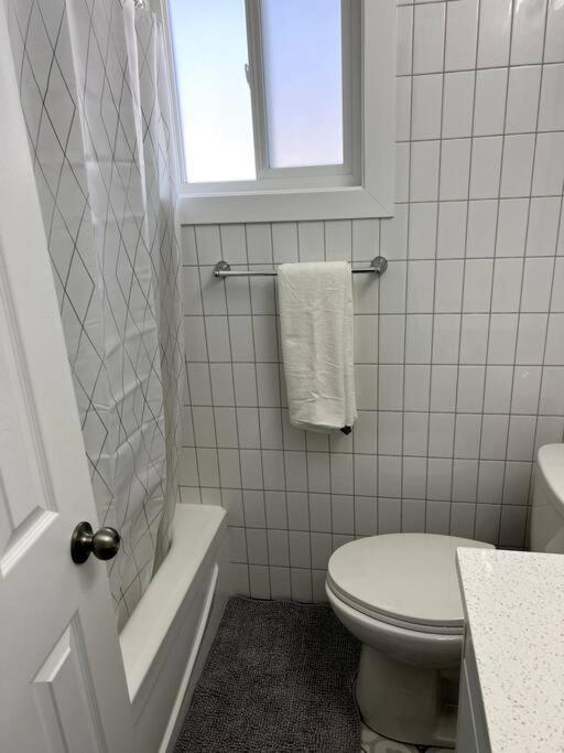 Walking Distance To St Boniface, Easy Parking Winnipeg Exterior foto